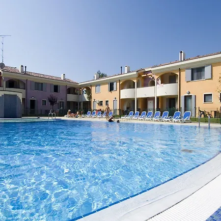 Bright With Swimming Pool ביביונה