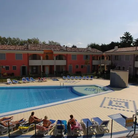 דירה Bright With Swimming Pool ביביונה
